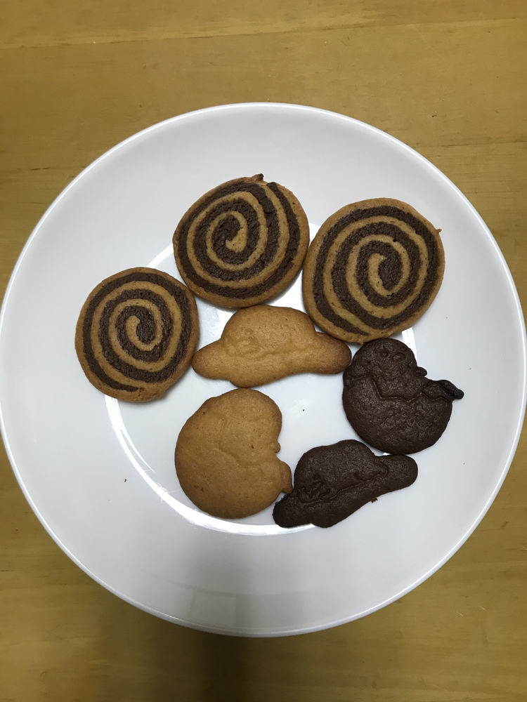 昨日、森永ホットケーキ粉で娘が作ってくれたクッキー達♪プレーン ココア ミックス全部美味し〜♡キャラメルも食べました!!( ˙³˙