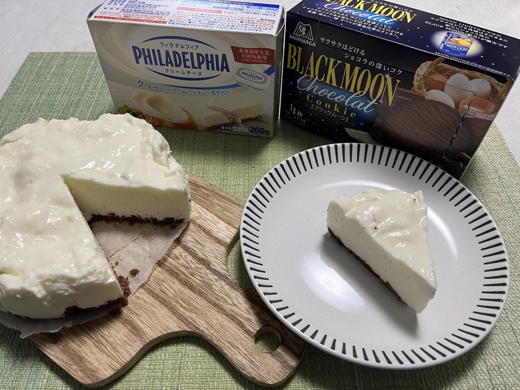 フィラデルフィアクリームチーズのパッケージの通りに使ったレアチーズケーキ マリービスケットが無かったので ブラックムーンで代用 美味しくできた |  エンゼルPLUS by 森永製菓