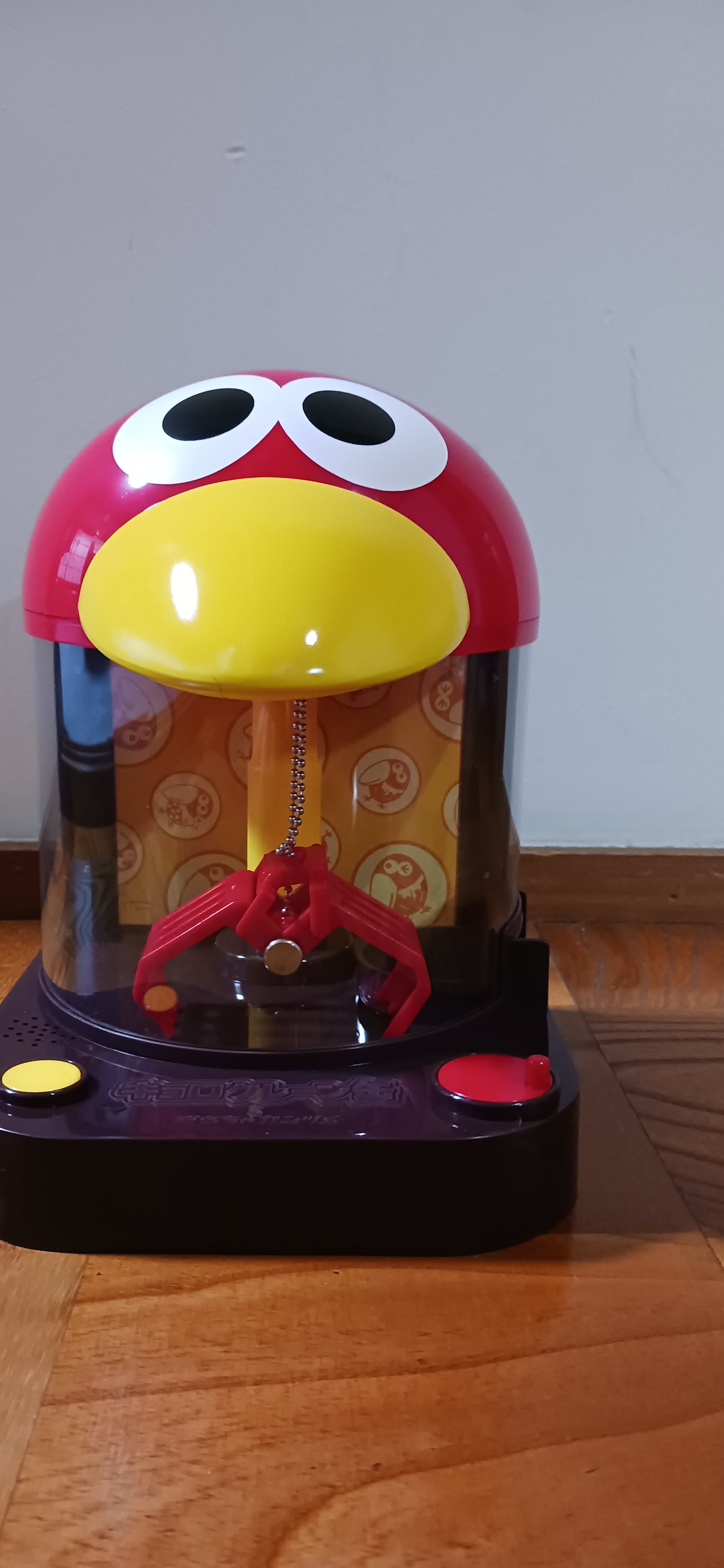 キョロクレーン缶届きました。孫大喜びで音楽に合わせて一緒に歌ったり
