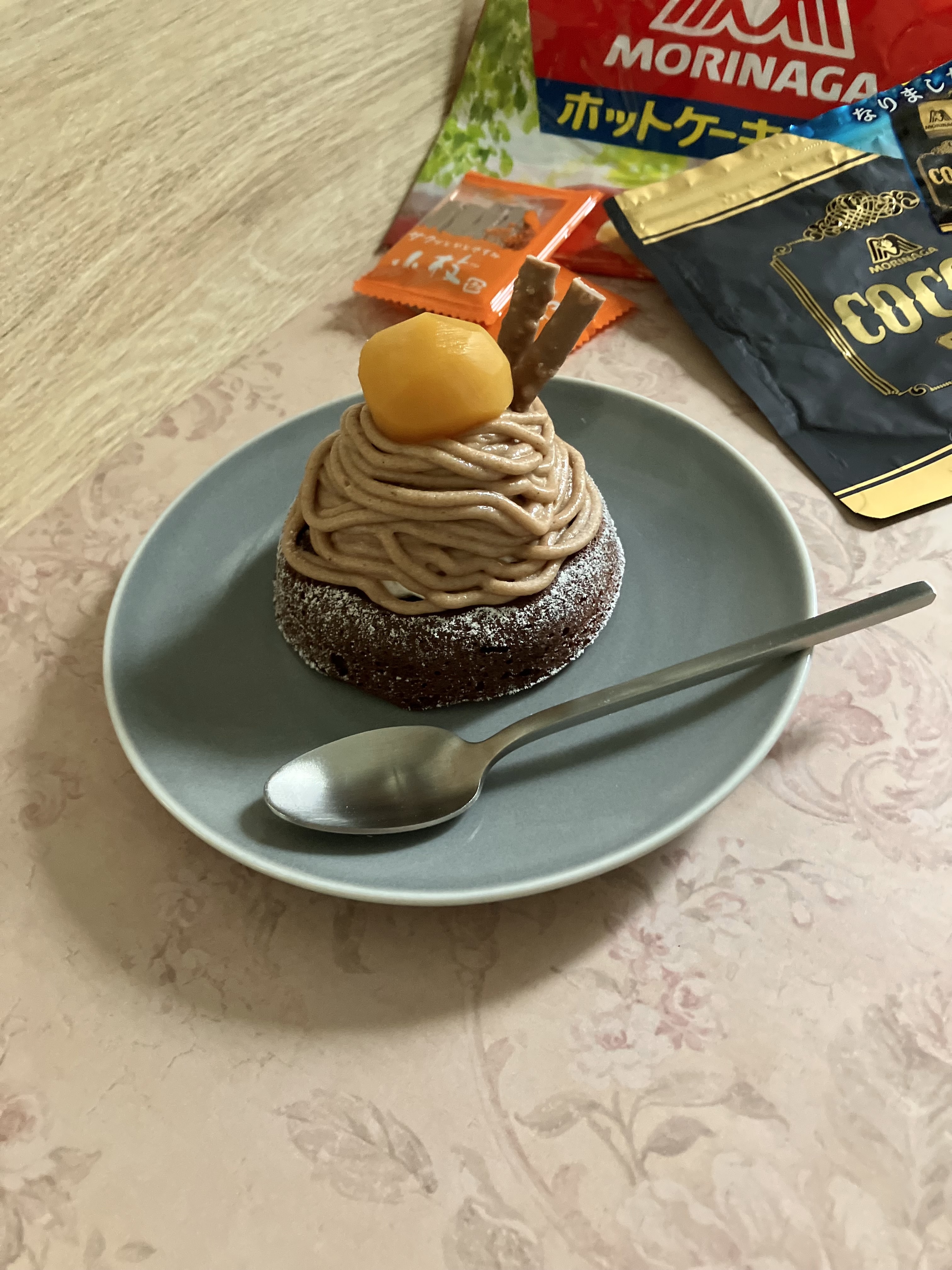 森永製菓のホットケーキミックス、純ココア、小枝（モンブランタルト